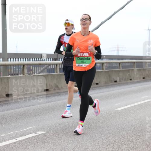 03.10.2025 - Köhlbrandbrückenlauf Lena Gebhardt http://msf.ph/oto/9200696 03.10.2025 15:41:12 Position 2 8994 meine-sportfotos.de