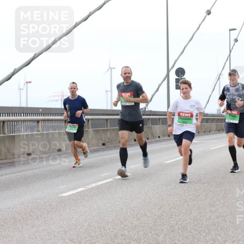 03.10.2025 - Köhlbrandbrückenlauf Lena Gebhardt http://msf.ph/oto/9200699 03.10.2025 15:41:14 Position 2 7245 meine-sportfotos.de