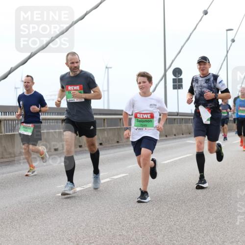 03.10.2025 - Köhlbrandbrückenlauf Lena Gebhardt http://msf.ph/oto/9200701 03.10.2025 15:41:15 Position 2 9306, 7245 meine-sportfotos.de