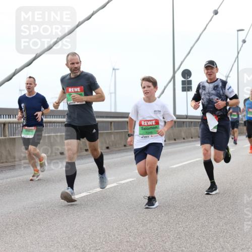 03.10.2025 - Köhlbrandbrückenlauf Lena Gebhardt http://msf.ph/oto/9200702 03.10.2025 15:41:15 Position 2 9306, 7245 meine-sportfotos.de