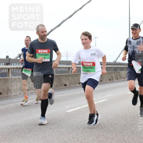 03.10.2025 - Köhlbrandbrückenlauf Lena Gebhardt http://msf.ph/oto/9200703 03.10.2025 15:41:16 Position 2 7245 meine-sportfotos.de