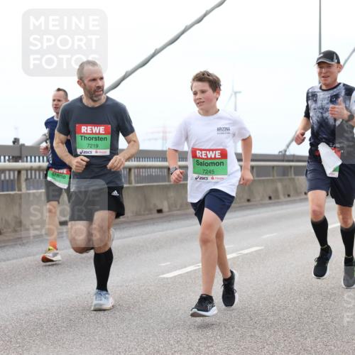 03.10.2025 - Köhlbrandbrückenlauf Lena Gebhardt http://msf.ph/oto/9200704 03.10.2025 15:41:16 Position 2 7219, 7245 meine-sportfotos.de