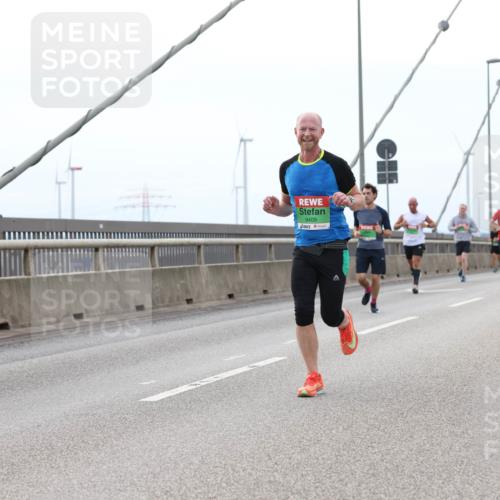 03.10.2025 - Köhlbrandbrückenlauf Lena Gebhardt http://msf.ph/oto/9200706 03.10.2025 15:41:18 Position 2 9409 meine-sportfotos.de