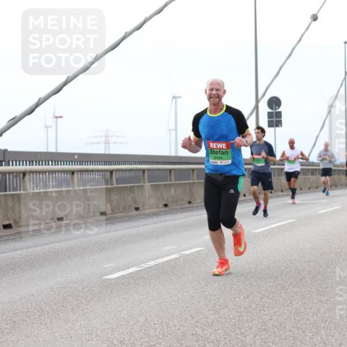 03.10.2025 - Köhlbrandbrückenlauf Lena Gebhardt http://msf.ph/oto/9200707 03.10.2025 15:41:18 Position 2 9409 meine-sportfotos.de