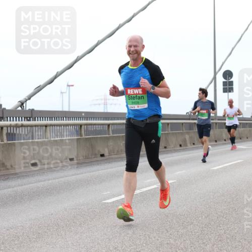 03.10.2025 - Köhlbrandbrückenlauf Lena Gebhardt http://msf.ph/oto/9200709 03.10.2025 15:41:19 Position 2 9409 meine-sportfotos.de