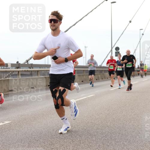 03.10.2025 - Köhlbrandbrückenlauf Lena Gebhardt http://msf.ph/oto/9200722 03.10.2025 15:41:24 Position 2  meine-sportfotos.de