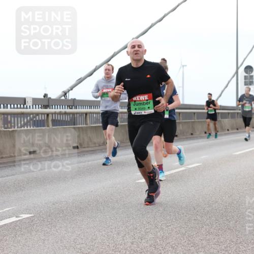 03.10.2025 - Köhlbrandbrückenlauf Lena Gebhardt http://msf.ph/oto/9200728 03.10.2025 15:41:26 Position 2 8049 meine-sportfotos.de
