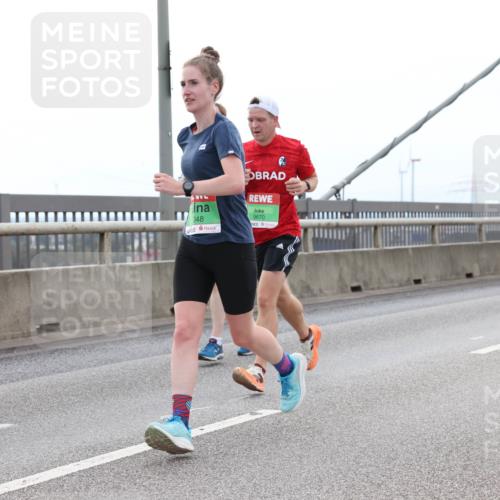 03.10.2025 - Köhlbrandbrückenlauf Lena Gebhardt http://msf.ph/oto/9200733 03.10.2025 15:41:27 Position 2 48, 9670 meine-sportfotos.de