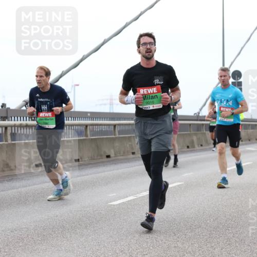 03.10.2025 - Köhlbrandbrückenlauf Lena Gebhardt http://msf.ph/oto/9200743 03.10.2025 15:41:30 Position 2 7297, 9010 meine-sportfotos.de