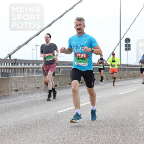 03.10.2025 - Köhlbrandbrückenlauf Lena Gebhardt http://msf.ph/oto/9200745 03.10.2025 15:41:31 Position 2 9377 meine-sportfotos.de