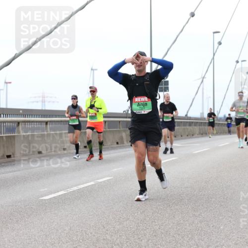 03.10.2025 - Köhlbrandbrückenlauf Lena Gebhardt http://msf.ph/oto/9200747 03.10.2025 15:41:33 Position 2 7221 meine-sportfotos.de