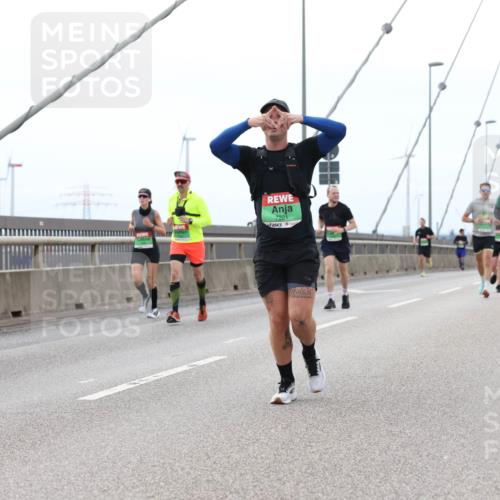 03.10.2025 - Köhlbrandbrückenlauf Lena Gebhardt http://msf.ph/oto/9200748 03.10.2025 15:41:33 Position 2 7221 meine-sportfotos.de