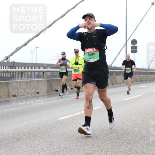 03.10.2025 - Köhlbrandbrückenlauf Lena Gebhardt http://msf.ph/oto/9200750 03.10.2025 15:41:34 Position 2 7221 meine-sportfotos.de