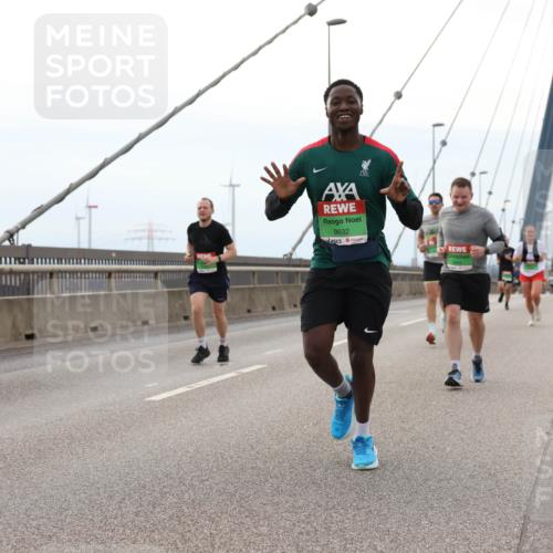 03.10.2025 - Köhlbrandbrückenlauf Lena Gebhardt http://msf.ph/oto/9200753 03.10.2025 15:41:36 Position 2 9632 meine-sportfotos.de