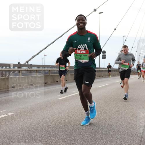 03.10.2025 - Köhlbrandbrückenlauf Lena Gebhardt http://msf.ph/oto/9200756 03.10.2025 15:41:36 Position 2 9632 meine-sportfotos.de