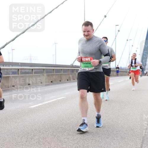 03.10.2025 - Köhlbrandbrückenlauf Lena Gebhardt http://msf.ph/oto/9200759 03.10.2025 15:41:37 Position 2 7160, 8995 meine-sportfotos.de