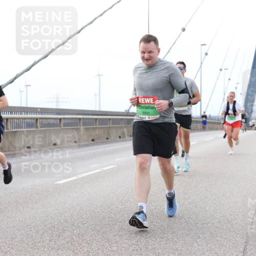 03.10.2025 - Köhlbrandbrückenlauf Lena Gebhardt http://msf.ph/oto/9200760 03.10.2025 15:41:37 Position 2 7160, 8995 meine-sportfotos.de