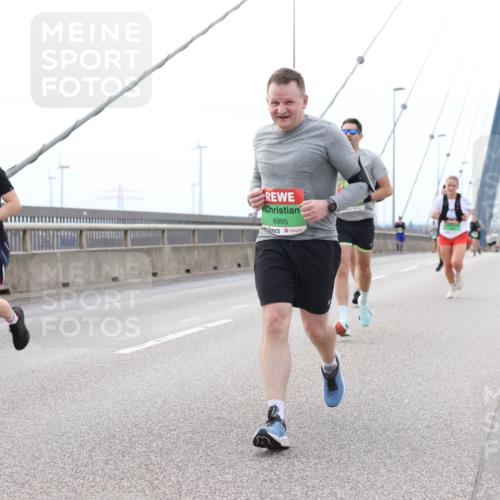 03.10.2025 - Köhlbrandbrückenlauf Lena Gebhardt http://msf.ph/oto/9200761 03.10.2025 15:41:37 Position 2 8995 meine-sportfotos.de