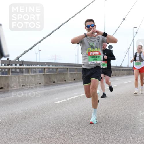 03.10.2025 - Köhlbrandbrückenlauf Lena Gebhardt http://msf.ph/oto/9200767 03.10.2025 15:41:39 Position 2 7411 meine-sportfotos.de