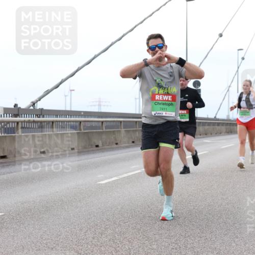 03.10.2025 - Köhlbrandbrückenlauf Lena Gebhardt http://msf.ph/oto/9200768 03.10.2025 15:41:39 Position 2 7411 meine-sportfotos.de