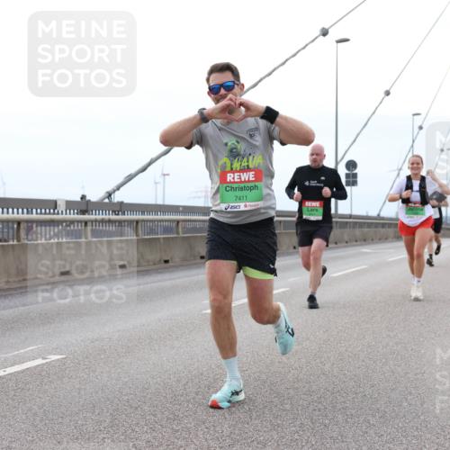 03.10.2025 - Köhlbrandbrückenlauf Lena Gebhardt http://msf.ph/oto/9200770 03.10.2025 15:41:39 Position 2 19, 7411 meine-sportfotos.de