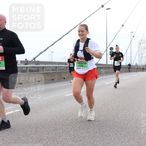 03.10.2025 - Köhlbrandbrückenlauf Lena Gebhardt http://msf.ph/oto/9200780 03.10.2025 15:41:41 Position 2 9484, 7599 meine-sportfotos.de