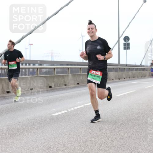 03.10.2025 - Köhlbrandbrückenlauf Lena Gebhardt http://msf.ph/oto/9200782 03.10.2025 15:41:42 Position 2 8855 meine-sportfotos.de