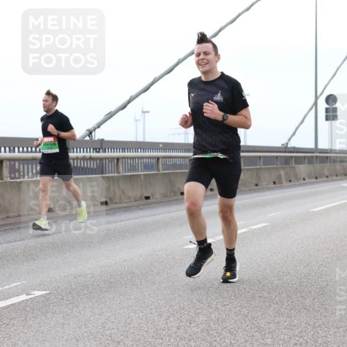 03.10.2025 - Köhlbrandbrückenlauf Lena Gebhardt http://msf.ph/oto/9200785 03.10.2025 15:41:43 Position 2  meine-sportfotos.de