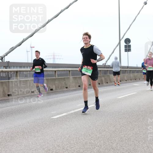 03.10.2025 - Köhlbrandbrückenlauf Lena Gebhardt http://msf.ph/oto/9200794 03.10.2025 15:41:50 Position 2  meine-sportfotos.de