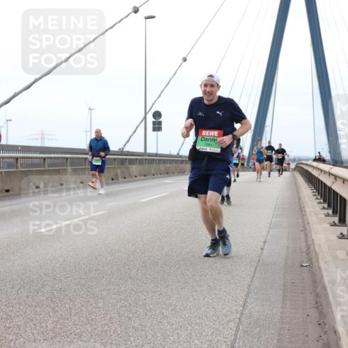 03.10.2025 - Köhlbrandbrückenlauf Lena Gebhardt http://msf.ph/oto/9200804 03.10.2025 15:41:55 Position 2 7418, 7281 meine-sportfotos.de