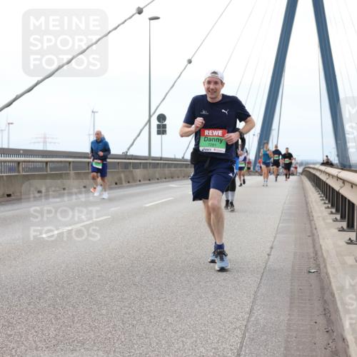 03.10.2025 - Köhlbrandbrückenlauf Lena Gebhardt http://msf.ph/oto/9200805 03.10.2025 15:41:55 Position 2 7418, 7281 meine-sportfotos.de