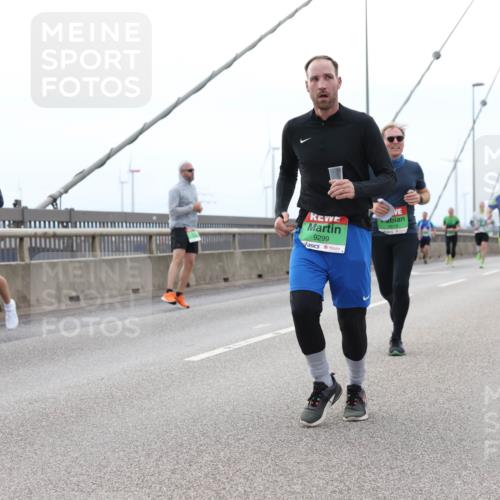 03.10.2025 - Köhlbrandbrückenlauf Lena Gebhardt http://msf.ph/oto/9200814 03.10.2025 15:41:57 Position 2 9299 meine-sportfotos.de