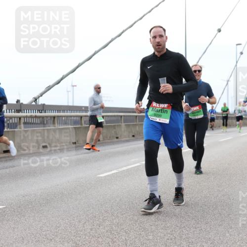 03.10.2025 - Köhlbrandbrückenlauf Lena Gebhardt http://msf.ph/oto/9200815 03.10.2025 15:41:57 Position 2 9299 meine-sportfotos.de
