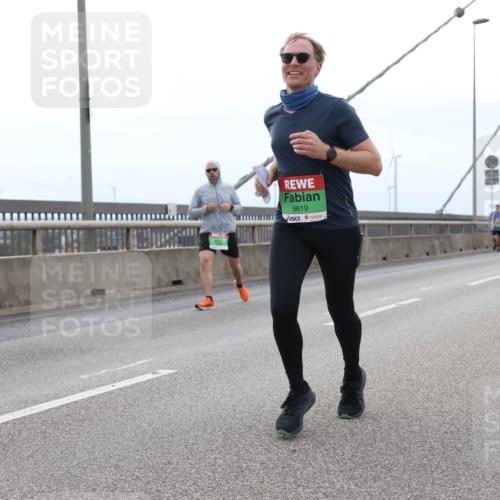 03.10.2025 - Köhlbrandbrückenlauf Lena Gebhardt http://msf.ph/oto/9200822 03.10.2025 15:41:59 Position 2 9619 meine-sportfotos.de