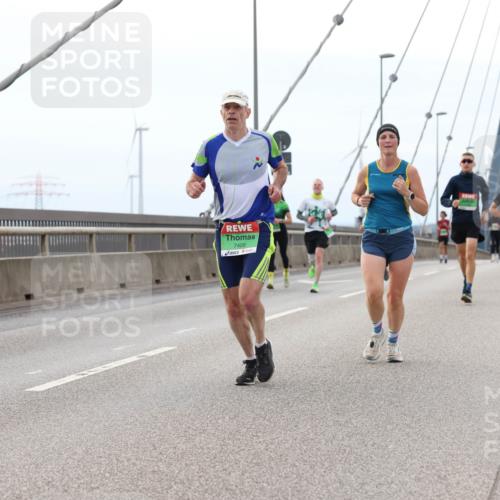 03.10.2025 - Köhlbrandbrückenlauf Lena Gebhardt http://msf.ph/oto/9200826 03.10.2025 15:42:00 Position 2 7409 meine-sportfotos.de