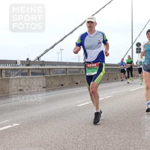 03.10.2025 - Köhlbrandbrückenlauf Lena Gebhardt http://msf.ph/oto/9200828 03.10.2025 15:42:01 Position 2 7409 meine-sportfotos.de