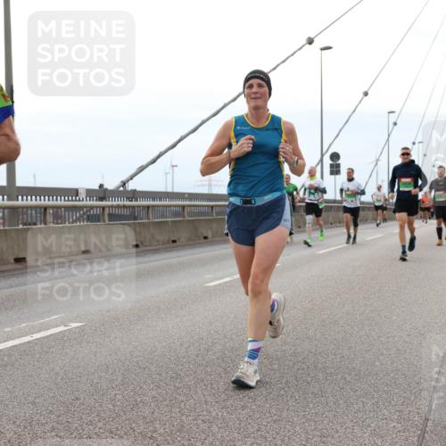 03.10.2025 - Köhlbrandbrückenlauf Lena Gebhardt http://msf.ph/oto/9200832 03.10.2025 15:42:02 Position 2 7409 meine-sportfotos.de