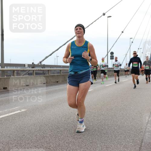 03.10.2025 - Köhlbrandbrückenlauf Lena Gebhardt http://msf.ph/oto/9200834 03.10.2025 15:42:02 Position 2  meine-sportfotos.de