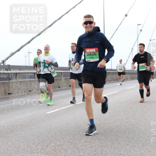 03.10.2025 - Köhlbrandbrückenlauf Lena Gebhardt http://msf.ph/oto/9200839 03.10.2025 15:42:04 Position 2 7466 meine-sportfotos.de