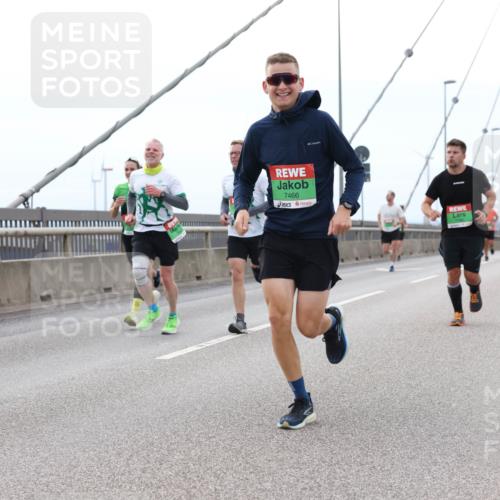 03.10.2025 - Köhlbrandbrückenlauf Lena Gebhardt http://msf.ph/oto/9200840 03.10.2025 15:42:04 Position 2 7466 meine-sportfotos.de