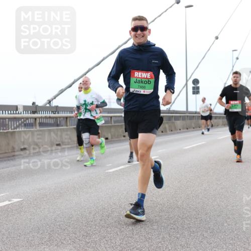 03.10.2025 - Köhlbrandbrückenlauf Lena Gebhardt http://msf.ph/oto/9200841 03.10.2025 15:42:05 Position 2 7466 meine-sportfotos.de