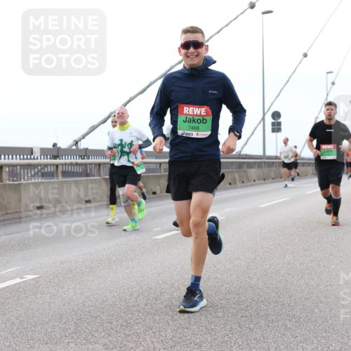 03.10.2025 - Köhlbrandbrückenlauf Lena Gebhardt http://msf.ph/oto/9200842 03.10.2025 15:42:05 Position 2 7466 meine-sportfotos.de