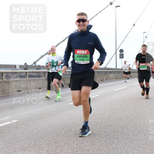 03.10.2025 - Köhlbrandbrückenlauf Lena Gebhardt http://msf.ph/oto/9200843 03.10.2025 15:42:05 Position 2 7466 meine-sportfotos.de