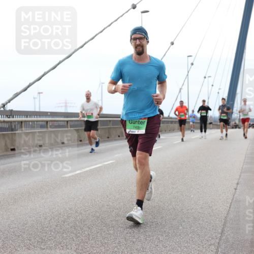 03.10.2025 - Köhlbrandbrückenlauf Lena Gebhardt http://msf.ph/oto/9200853 03.10.2025 15:42:08 Position 2 7403 meine-sportfotos.de