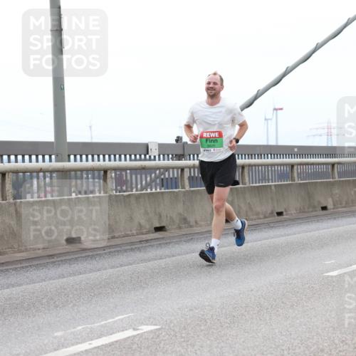 03.10.2025 - Köhlbrandbrückenlauf Lena Gebhardt http://msf.ph/oto/9200856 03.10.2025 15:42:10 Position 2 91, 8825 meine-sportfotos.de