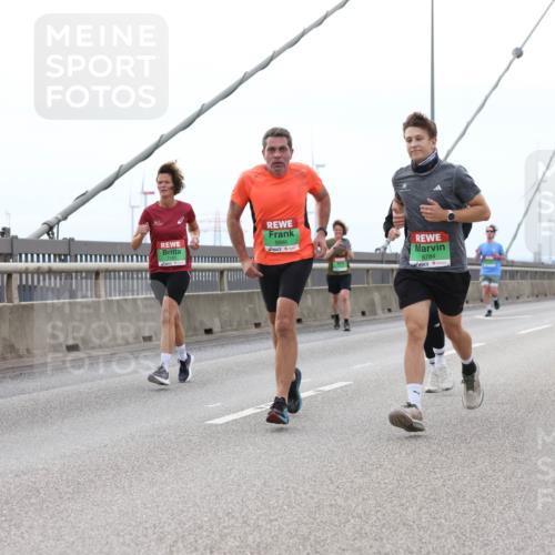 03.10.2025 - Köhlbrandbrückenlauf Lena Gebhardt http://msf.ph/oto/9200868 03.10.2025 15:42:13 Position 2 8886, 8784, 8786 meine-sportfotos.de