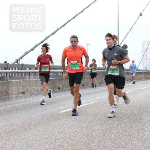 03.10.2025 - Köhlbrandbrückenlauf Lena Gebhardt http://msf.ph/oto/9200870 03.10.2025 15:42:13 Position 2 8886, 8784, 8786 meine-sportfotos.de