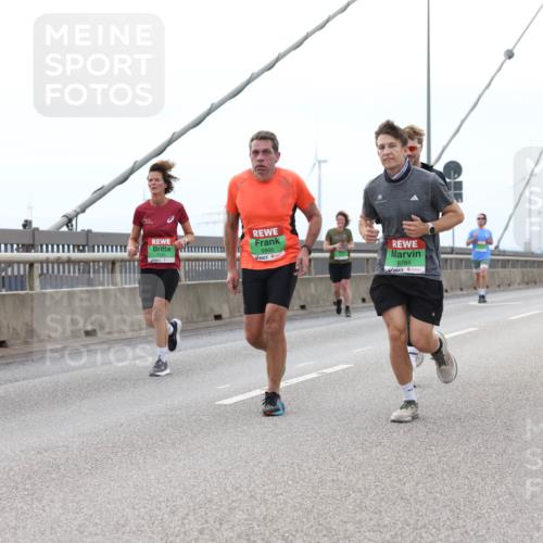 03.10.2025 - Köhlbrandbrückenlauf Lena Gebhardt http://msf.ph/oto/9200871 03.10.2025 15:42:13 Position 2 8886, 8784, 8786 meine-sportfotos.de