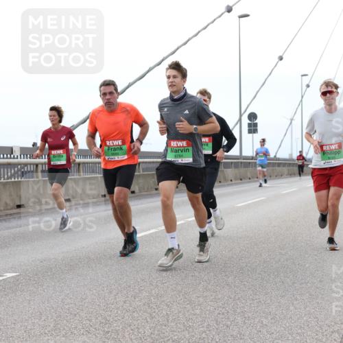 03.10.2025 - Köhlbrandbrückenlauf Lena Gebhardt http://msf.ph/oto/9200872 03.10.2025 15:42:13 Position 2 8886, 8784, 8786 meine-sportfotos.de
