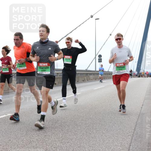 03.10.2025 - Köhlbrandbrückenlauf Lena Gebhardt http://msf.ph/oto/9200873 03.10.2025 15:42:14 Position 2 8886, 8784, 7224, 8786 meine-sportfotos.de